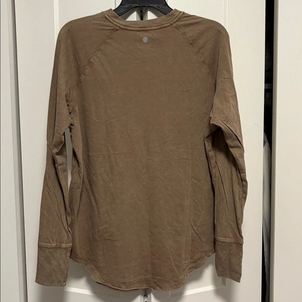 NEW [Zella] Relaxed Washed 2.0 Long Sleeve Athletic Slub Tee Olive Women’s Small - Picture 8 of 11
